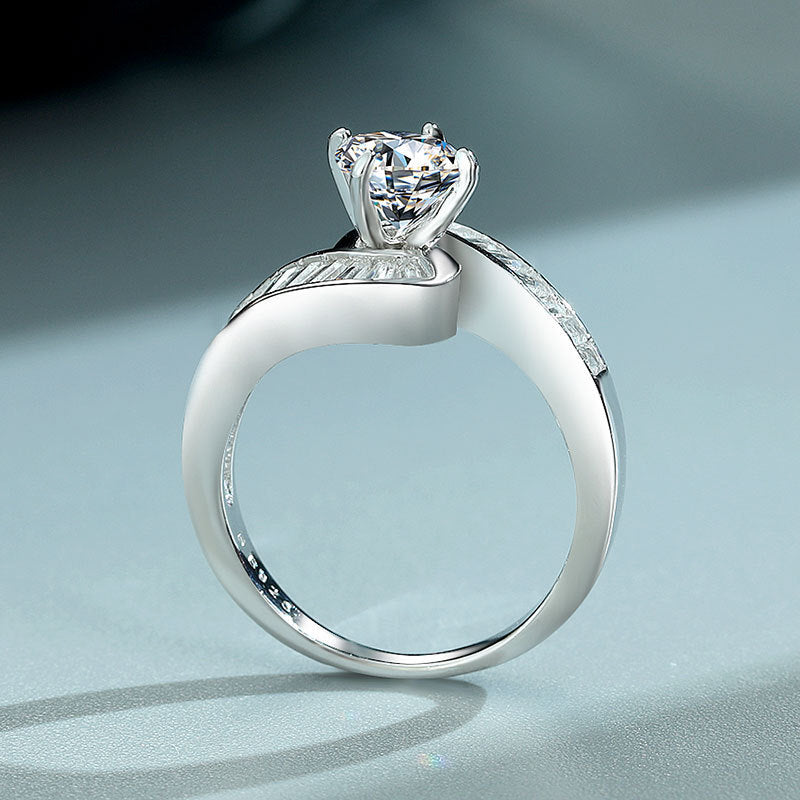 Minimalist zircon silver ring in white color with elegant geometric design for everyday wear (Color: White)