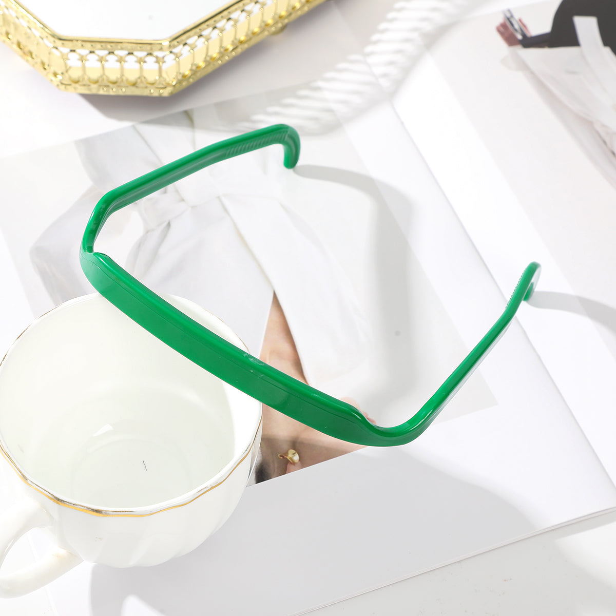 Invisible hair headband in green color thin no slip headband for everyday styling (Color: Green)
