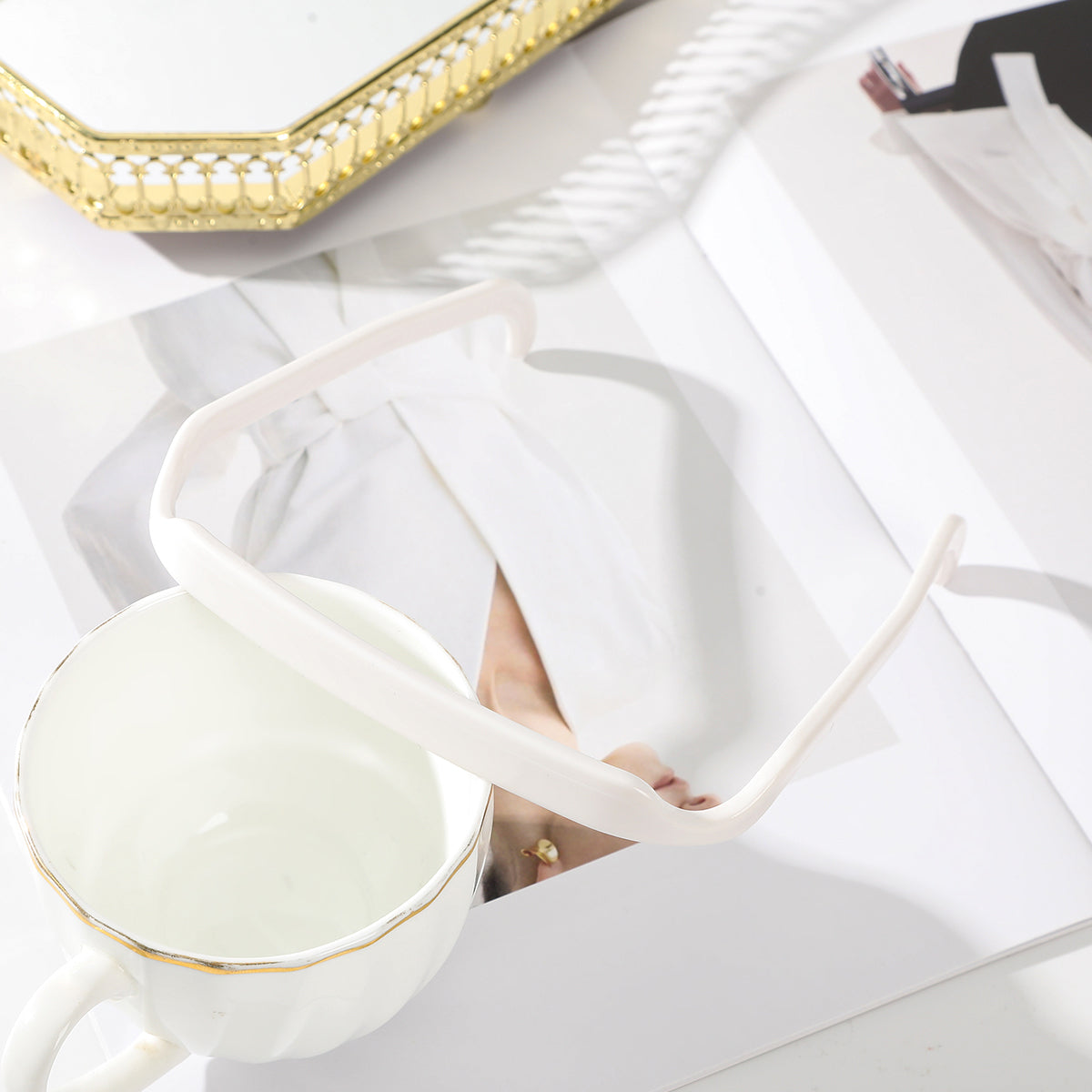 Invisible hair headband in white color thin no slip headband for everyday styling (Color: White)