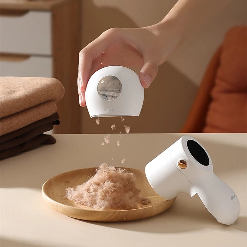 JOYROOM rechargeable lint remover and fabric trimmer with digital display for removing fuzz from clothing depiction of cleaning the lints