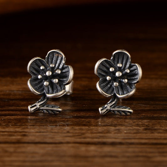 Lotus silver stud earrings with minimalist floral design for everyday wear