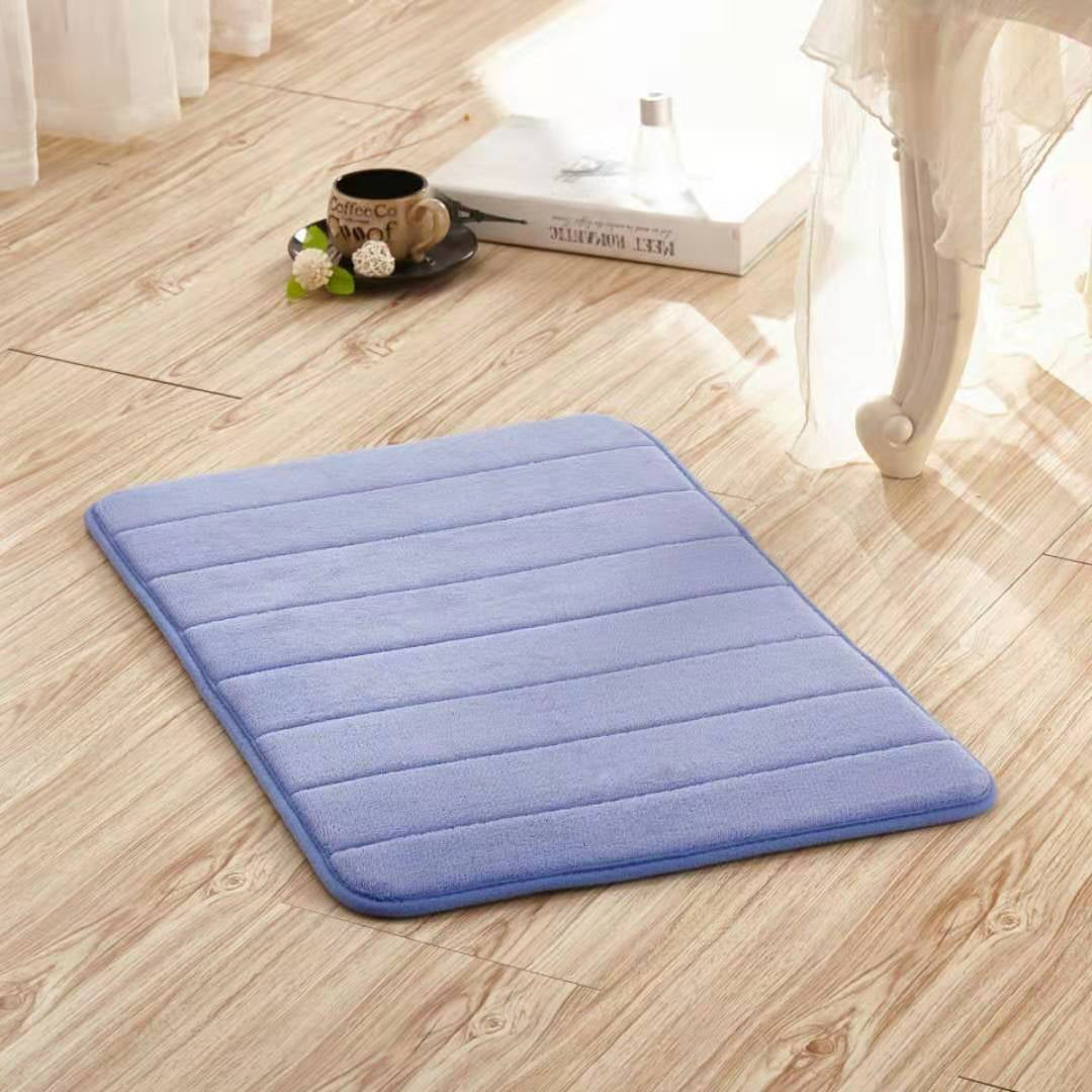 Non slip absorbent bath mat in blue color with memory foam cushioning and soft coral velvet surface (Color: Blue)