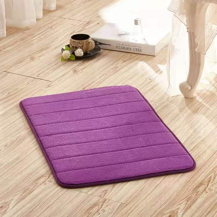 Non slip absorbent bath mat in purple color with memory foam cushioning and soft coral velvet surface (Color: Purple)