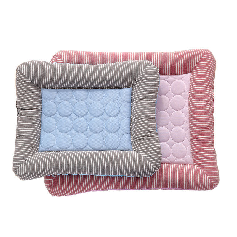Depiction of both colors of self-cooling soft and washable sleeping bed mat for pets, cats and dogs